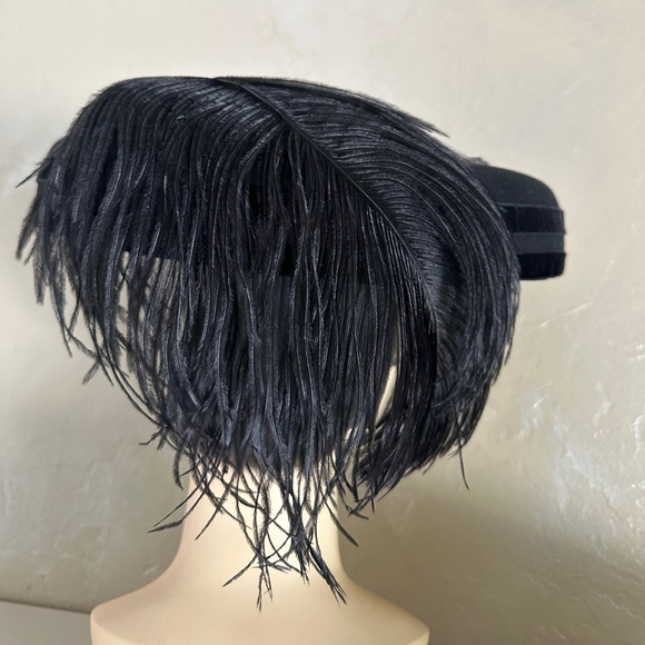 SHOWSTOPPER 1980s\' DESIGNER BLACK FELT CARTWHEEL HAT + LARGE OSTRICH FEATHER main image 9